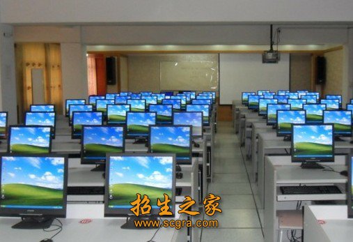 学校计算机房