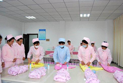 2018年成都卫生学校助产专业收费多少