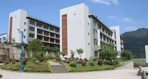 南江县小河职业中学