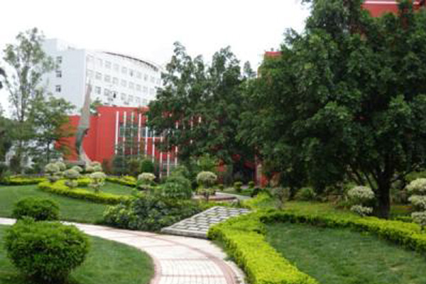 重庆西城技工学校宿舍条件以及学校周围的环境如何