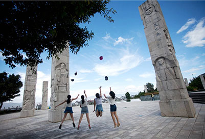 重庆市女子职业学校的收费标准以及助学政策如何