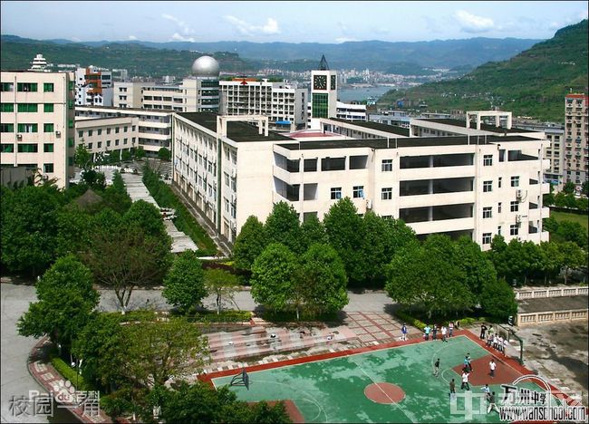万州高级中学校园一角