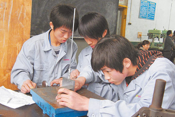 初中毕业学什么技术最有前途呢?