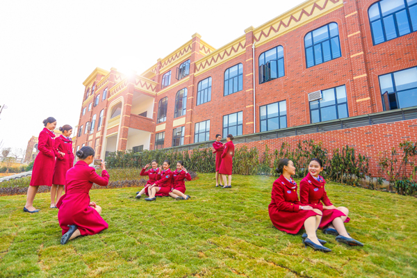 南充职高学生想报考四川省旅游航空专修学院，学校招生职高学生吗?航空学校招生要求是什么?