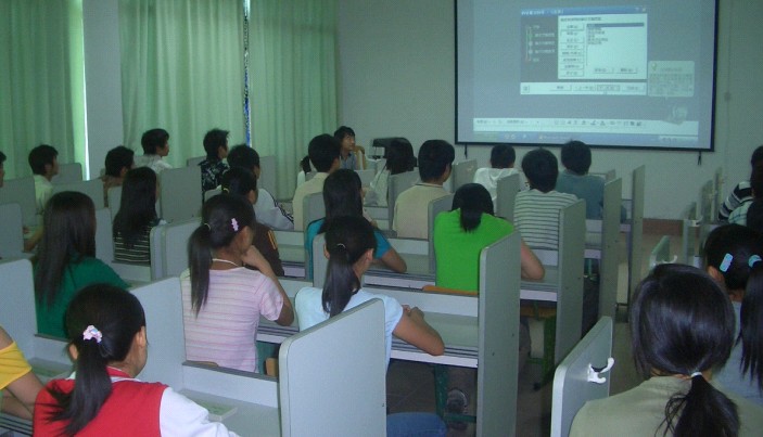 南充中等专业招生学校2019-计算机平面设计招生(中专+大专)