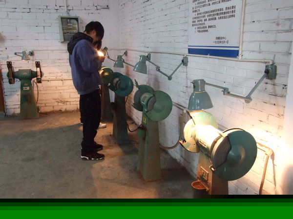 四川省南充服装学校2019-机电技术应用招生(中专大专)