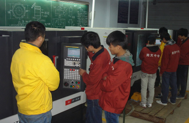 南充中等专业招生学校2019-数控技术招生(中专+大专)
