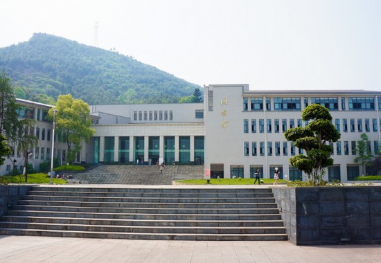 2019年重庆市人文科技学院寝室宿舍条件与学校食堂环境图片