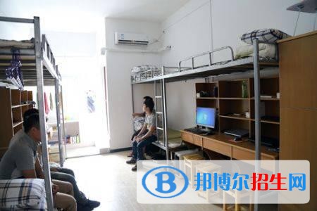 四川荣县职业高级中学校宿舍条件