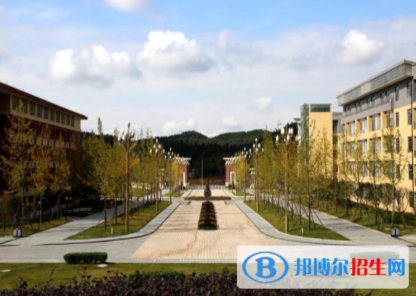 四川护理职业学院环境怎么样 周边有什么好玩的地方