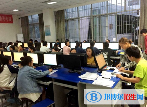 四川护理职业学院环境怎么样 周边有什么好玩的地方