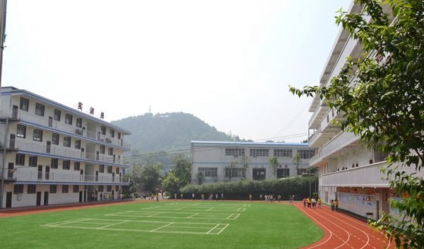 重庆渝中高级职业学校获得什么荣誉_基础设置如何