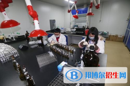 乐山市医药科技学校学费多少 乐山医药科技学校咨询电话
