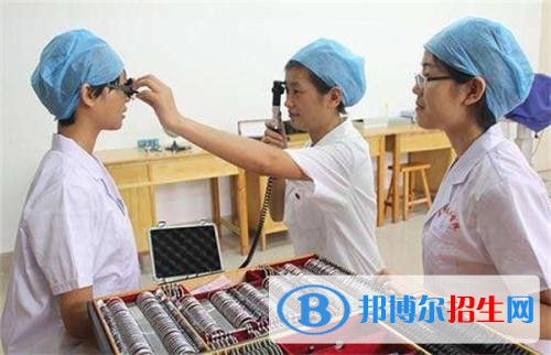 乐山市医药科技学校是公办还是民办 学校是大专院校吗