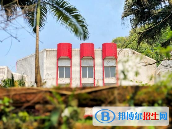 乐山医药科技学校高级技工学校3