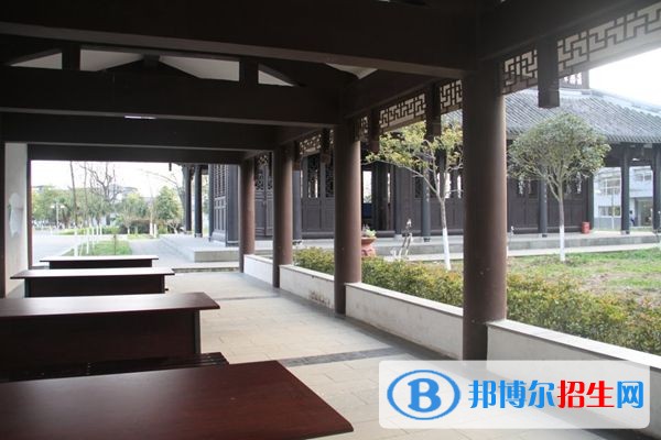 泸州中专学校和中专有哪些区别