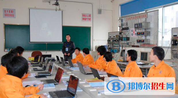川大科技园职业技能学院属于大学吗，学院地址