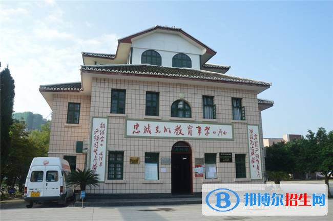 遂宁高中好还是中专学校好