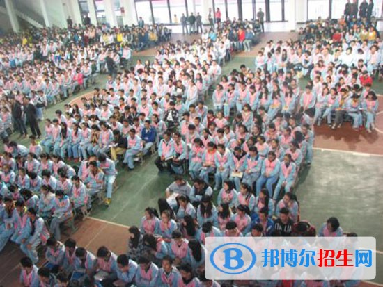 金堂中学收费 标准是多少呢，金堂中学实验中学学费