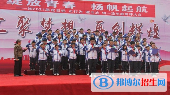 四川省金堂实验中学照片，金堂实验中学校服图片