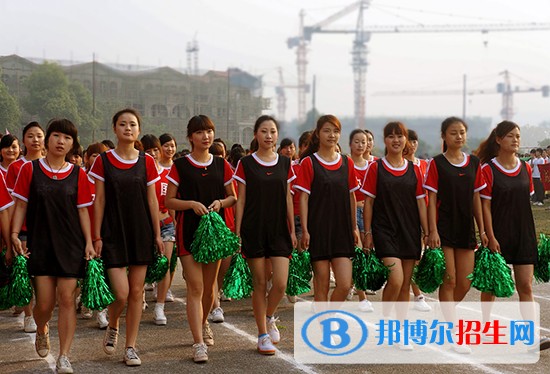 成艺附中招生简章，成艺附中多少钱一学期