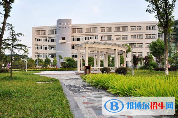 乐山市医药科技学校校园环境,乐山市医药科技学校照片