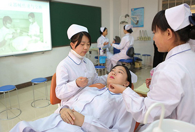 贵阳卫生学校2025年的报名条件及办法?