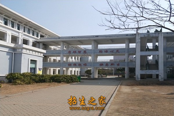 扬州华东石油技师学院图片